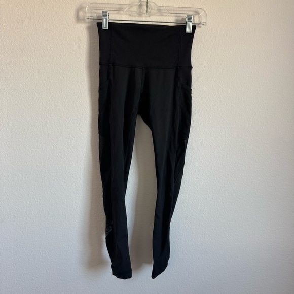 Lululemon Seek The Heat Crop in Black Size: 2 - Picture 5 of 13